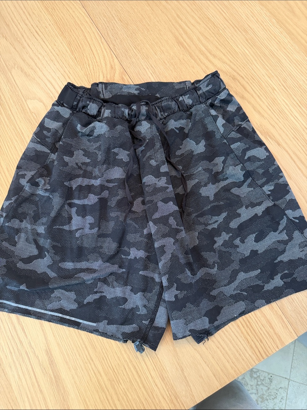 Lululemon size S men’s shorts black camo